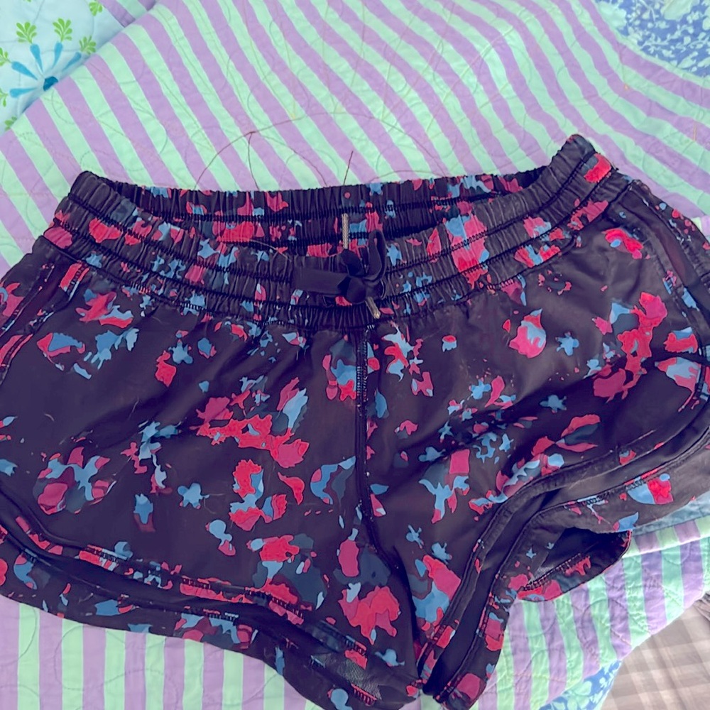 Lululemon hotty hot shorts dandy digie multi